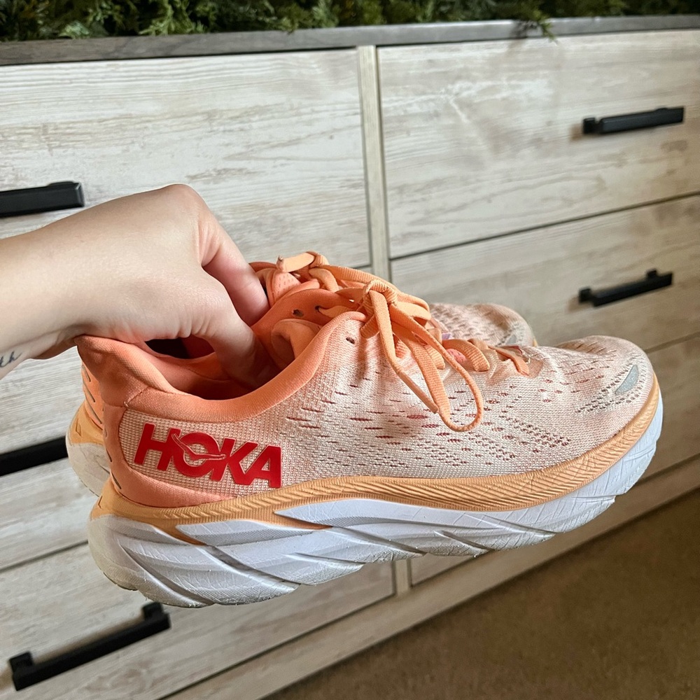 Hoka Clifton 8 Women's Peach Running Shoes - Picture 3 of 7